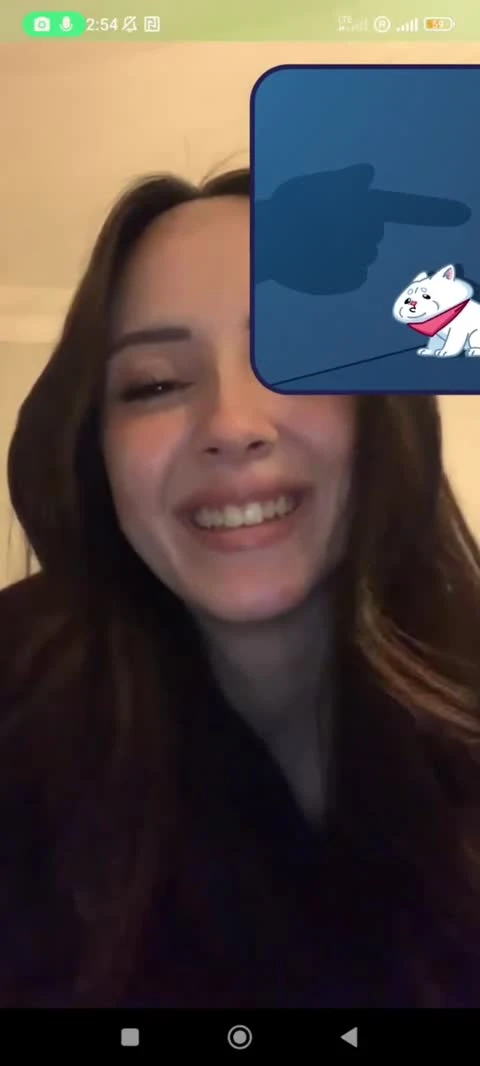 Canlı yayında konuşmalı soyundu