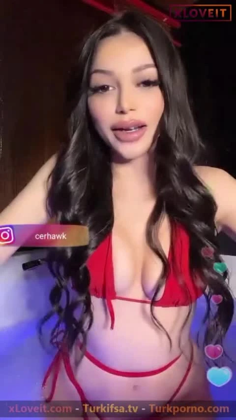 Cerhawk jakuzi içinde yayında