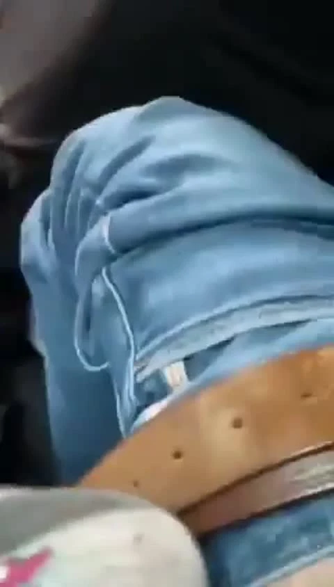 Doyumsuz olgun milf hatuna arabada kayıyor