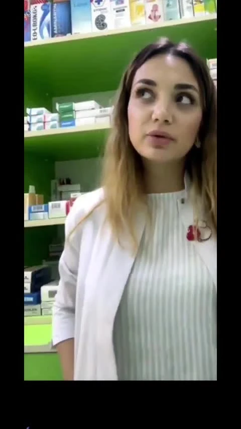 Eczacı hatun tuvalette amını açıyor