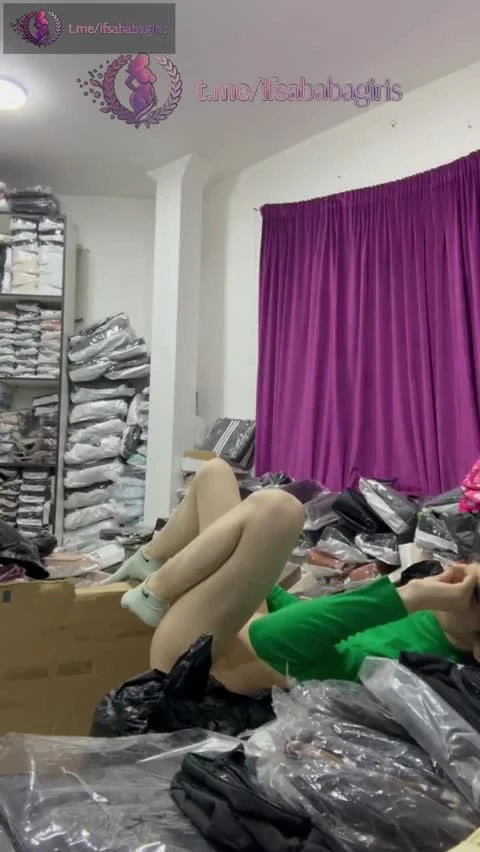 Gaziantep fabrikasında suriyeliler sikişiyor