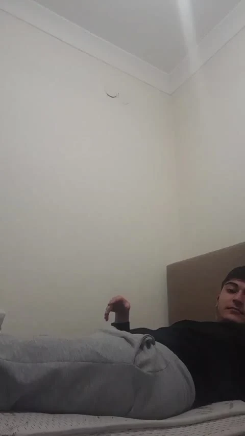 Genç esmer hatun ile 69 yapıyor