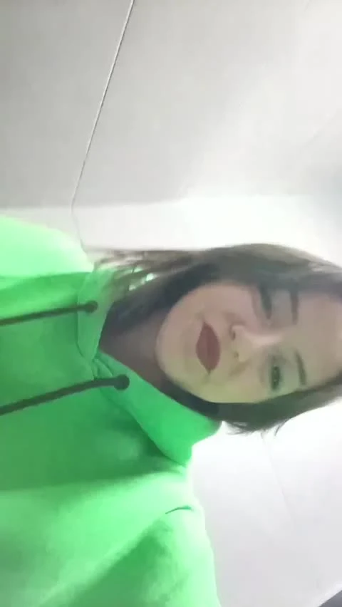 Klozette amı ile oynayıp sevgilisine video atıyor