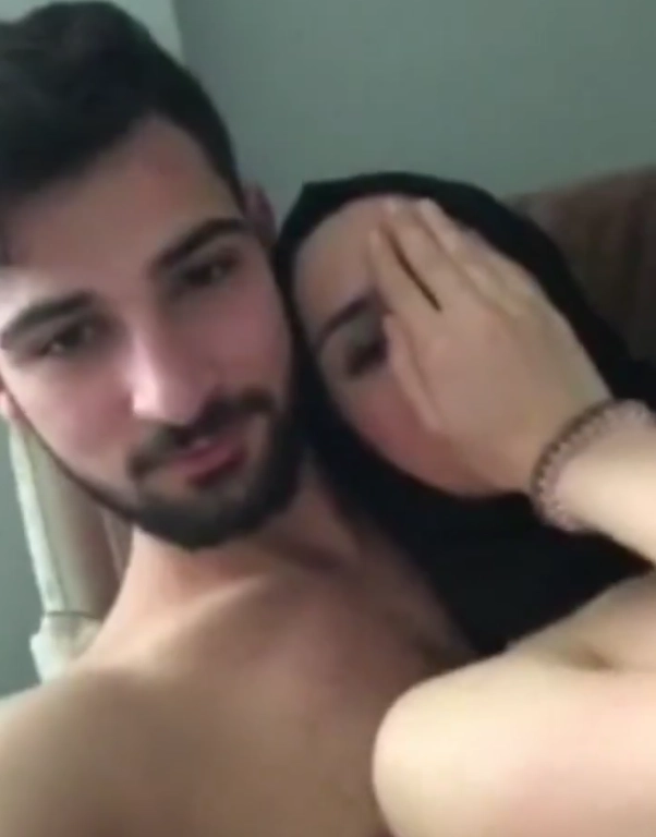 Süt gibi türbanlı ile yayın açıyor
