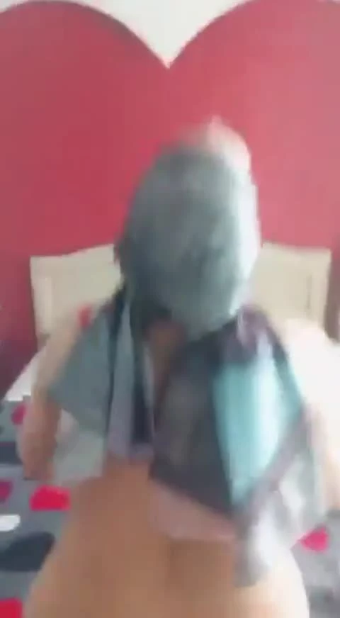Tesettürlü fahişemi sikiyorum