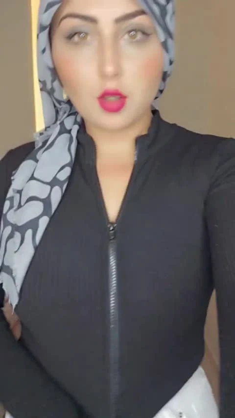 Türbanlı Genç Melis soyundu Türk İfşa