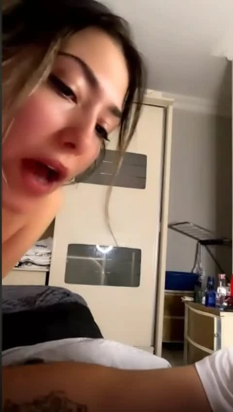 Yağmur Azad odasında twerk yapıp yayın açıyor
