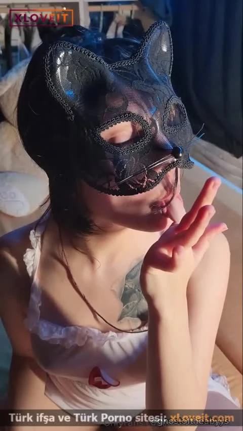 GhostoftheAbbys hemşire kıyafetiyle mastürbasyon yapıyor izle porno izle
