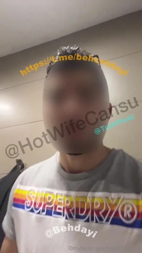 Hotwife Cansu alışverişte tuvalette siktiriyor